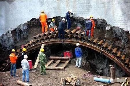 邓州隧道钢花管支护案例